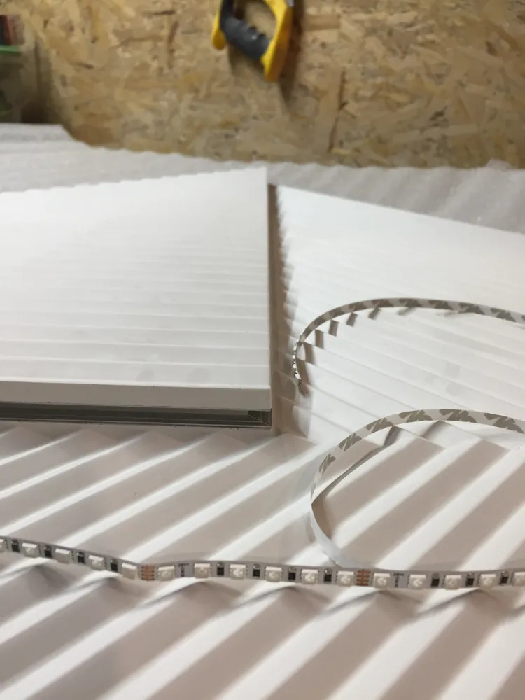 Световой топ-лайн. Подготовка панелей к упаковке и их сборка.