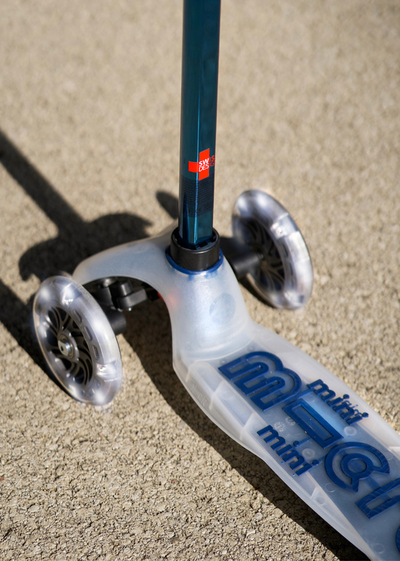 Самокат Mini Micro Deluxe Flux LED синий неохром