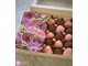 Клубничная коробка с цветами