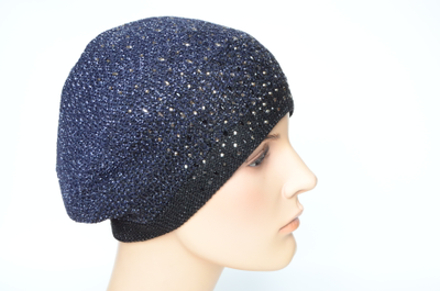 Осенний берет со стразами синий