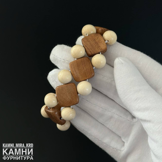 Браслет "Ромбики" из деревянных бусин 10 мм и ромбов 14,6-15 мм на резинке, цена за штуку