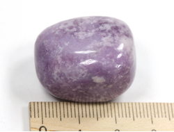 Лепидолит сиреневый, галтовка, Бразилия (27*21*20 мм, 23 г) №35173