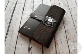 Кожаный ежедневник с логотипом и инициалами владельца