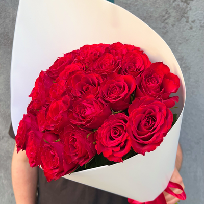 Букет красных роз 25 шт