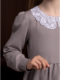 Платье серое с кружевным воротником