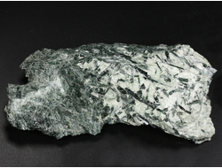 Актинолит в белом тальке, необработанный, дикий образец, Россия, Северный Кавказ, КЧР (90*48*22 мм, 102 г) №37770