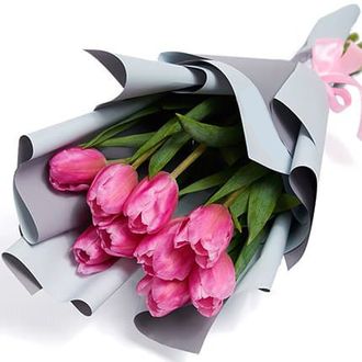 9 розовых тюльпанов в дизайнерской упаковке