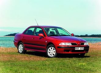 Mitsubishi Carisma седан (1997-2003)