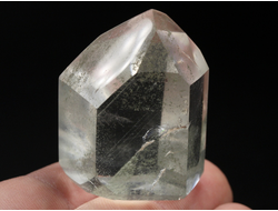 Кварц горный хрусталь с фантомами и хлоритом, кристалл полированный, Бразилия (40*32*24 мм, 44 г) №36853