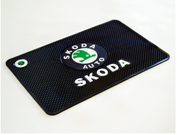 Коврик на торпеду с логотипом SKODA