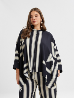 Эффектная легкая летняя блуза с геометрическим принтом