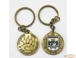 Металлический брелок медведь след+герб Новосибирск