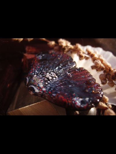 Миниатюрная брошь "Мотылёк-Уголёк"