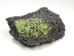 Хризолит (Перидот, Оливин) кристаллы на породе, США (74*46*33 мм, 135 г) №27234