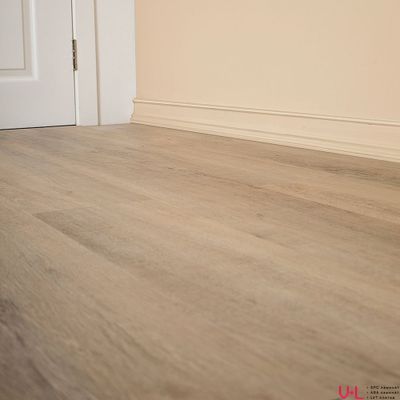 SPC ламинат Respect Дуб Имперский 4206 43 класс толщина 5.0 мм с фаской и подложкой замковый 2.2448 м2