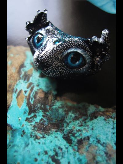 "Подлунный барсокосм", брошь с космическим котом