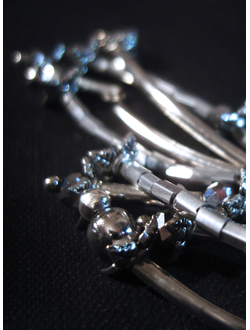 "Ледяные веточки", длинные серьги из бисера и бусин