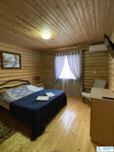 Коттедж на 5 человек с бассейном №535