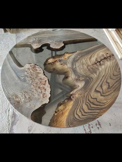 круглый стол из спила с рекой