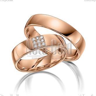 Классические обручальные кольца из желтого золота с квадратом из девяти бриллиантов в женском кольце