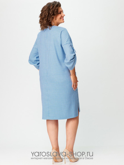 Нарядное женское платье голубого цвета в мелкую клетку