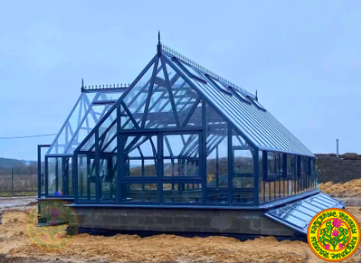 Базовая комплектация теплицы в английском стиле с холлом из стекала и алюминия ИМПЕРИАЛ размером 4000 х 10000 мм