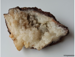 Кальцит на лимоните. Россия. 70*52*30мм