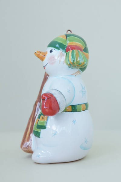 Снеговик с лыжами