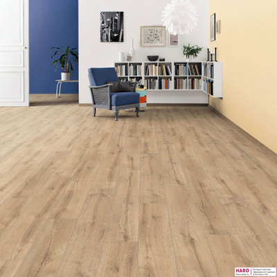 Декор ламината Haro Дуб Верано 538655 в интерьере гостиной