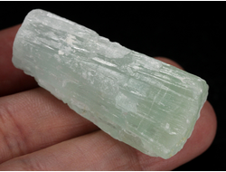 Кальцит фисташковый (зеленый), необработанный образец, Пакистан (49*25*18 мм, 32 г) №38056