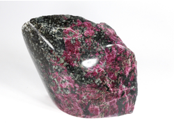 Эвдиалит малиновый, Эгирин, Микроклин, полировка, Россия, Кольский п-ов, Хибины (80*66*42 мм, 286 г) №36119