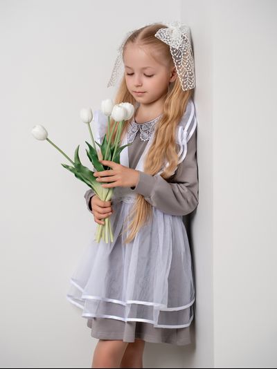 Платье серое с кружевным воротником