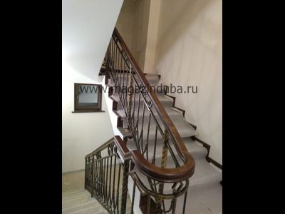 Ломаные повороты поручня