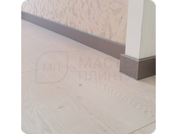 Плинтус ХДФ Dollken Cubu Flex Life 80мм Х 2,5 м 1246 Серебро платина в интерьере 2