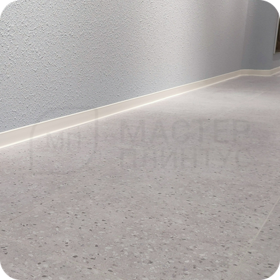 Монтаж плинтуса Dollken HSL 1135