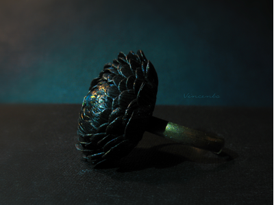 Кольцо-цветок в готическом стиле "Око Ворона", по мотивам сериала "Рейвенсвуд"