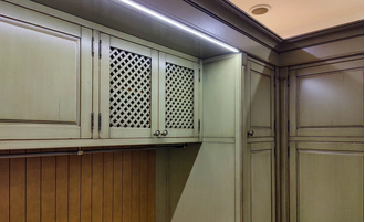 Встроенный шкафы для постирочной.