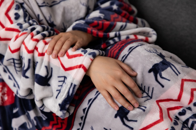 Плед с рукавами "Зимняя сказка" из микрофибры (велсофта)