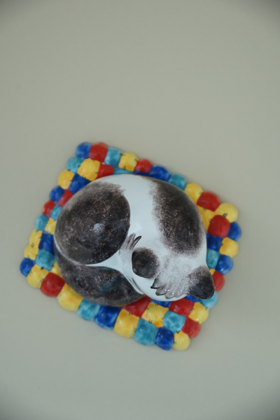 Кошка на ковре