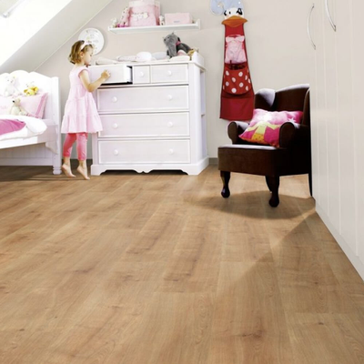 Биополы Purline Wineo 1500 Wood L Canyon Oak Honey PL076C в интерьере детской комнаты