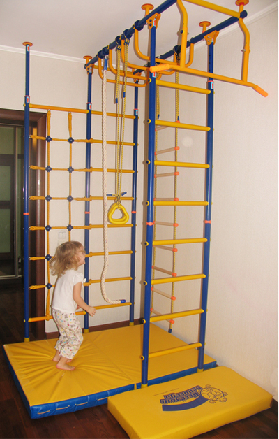 Модель "4-х опорный с рукоходом и сеткой для лазания" - вид сбоку