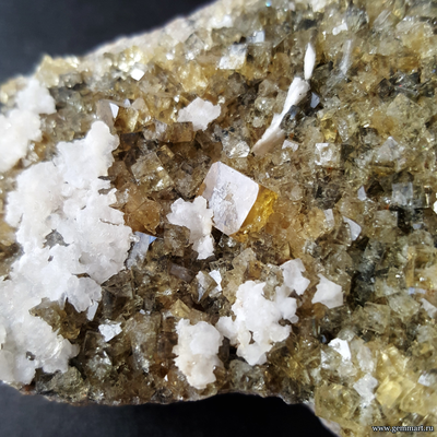 Флюорит и барит на породе (А)