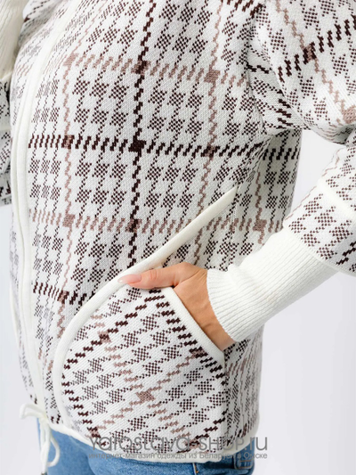 Женский трикотажный жакет в спортивном стиле