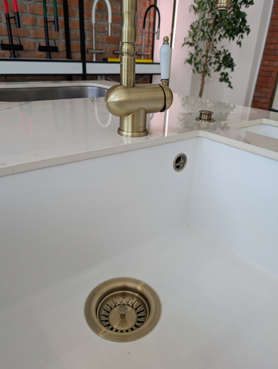 Перелив и выпуск со стоп-вентилем D-01 AB