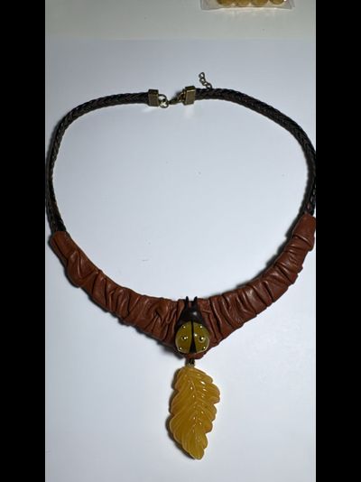 колье с янтарем