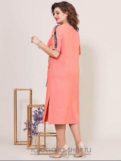 Летнее платье в спортивном стиле персикового цвета
