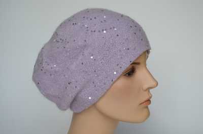 Лиловый женский вязаный берет зима 2023 - 2024