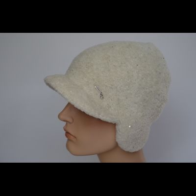 Вязаная жокейка с ушками женская зимняя Vizio Италия 9009 VU белая