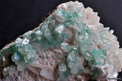 Апофиллит и стильбит на мордените. 124*77*40мм (ААА)