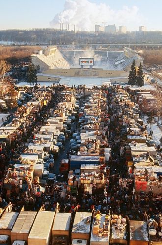 Вещевой рынок в Лужниках